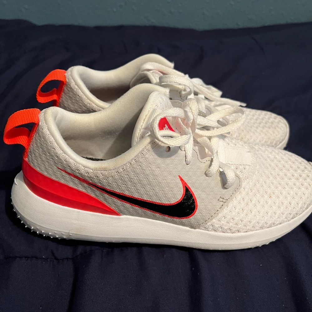 Kid’s golf shoes